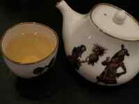 �M�̏�ɒu���ꂽ�R�[�q�[�J�b�v

AI �����R���e���c�͌����܂މ\��������܂��B