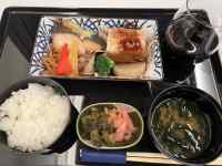 �g���C�̏�ɂ��邢���ȐH�ו�

AI �����R���e���c�͌����܂މ\��������܂��B