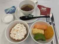 �e�[�u���̏�ɂ���H���ƃR�[�q�[

AI �����R���e���c�͌����܂މ\��������܂��B