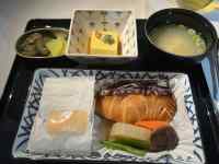 �g���C�̏�̐H�ו�

AI �����R���e���c�͌����܂މ\��������܂��B