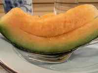 �e�[�u���̏�ɂ���t���[�c

AI �����R���e���c�͌����܂މ\��������܂��B