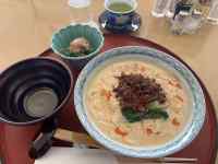 �e�[�u���̏�ɂ���X�[�v

AI �����R���e���c�͌����܂މ\��������܂��B