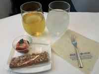 �e�[�u��, ����, ����, �H�i ���܂܂�Ă���摜

AI �����R���e���c�͌����܂މ\��������܂��B