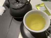 �e�[�u���̏�ɂ���R�[�q�[

AI �����R���e���c�͌����܂މ\��������܂��B