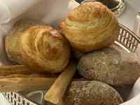 �e�[�u��, �H�i, �h�[�i�c, �p�� ���܂܂�Ă���摜

AI �����R���e���c�͌����܂މ\��������܂��B