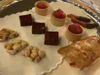 �e�[�u��, ����, �H�i, �M ���܂܂�Ă���摜

AI �����R���e���c�͌����܂މ\��������܂��B