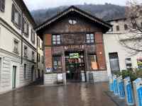 �����̑O�ɗ����Ă��鐔�X�̉�

AI �����R���e���c�͌����܂މ\��������܂��B