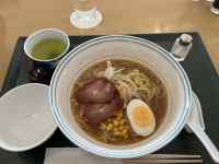 �e�[�u���̏�ɂ���X�[�v

AI �����R���e���c�͌����܂މ\��������܂��B