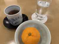 �e�[�u���̏�ɂ���R�[�q�[

AI �����R���e���c�͌����܂މ\��������܂��B