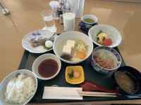 �e�[�u���̏�ɒu���Ă���l�X�ȗ���

AI �����R���e���c�͌����܂މ\��������܂��B