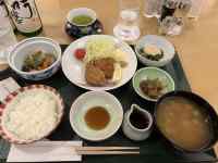 �e�[�u���̏�ɂ��邢���ȐH�ו�

AI �����R���e���c�͌����܂މ\��������܂��B