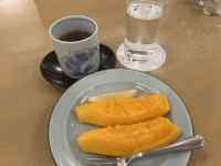 �M�̏�̐H�ו��ƈ��ݕ�

AI �����R���e���c�͌����܂މ\��������܂��B