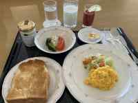 �e�[�u���̏�̗���

AI �����R���e���c�͌����܂މ\��������܂��B