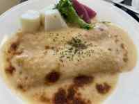 �M�̏�ɂ���H�ו�

AI �����R���e���c�͌����܂މ\��������܂��B