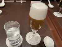 �e�[�u���̏�ɒu���ꂽ���ݕ�

AI �����R���e���c�͌����܂މ\��������܂��B