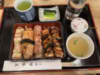 �g���C�̏�ɂ��闿��

AI �����R���e���c�͌����܂މ\��������܂��B