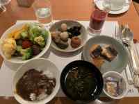 �e�[�u���ɒu���Ă���l�X�ȗ���

AI �����R���e���c�͌����܂މ\��������܂��B