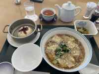 �e�[�u���̏�ɂ���X�[�v

AI �����R���e���c�͌����܂މ\��������܂��B