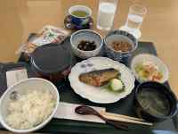 �e�[�u���̏�ɂ��邢���ȗ���

AI �����R���e���c�͌����܂މ\��������܂��B