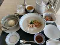 �e�[�u���̏�ɂ���X�[�v

AI �����R���e���c�͌����܂މ\��������܂��B