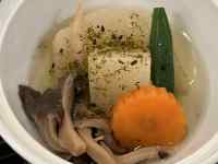 �{�E���̒��ɂ��闿��

AI �����R���e���c�͌����܂މ\��������܂��B