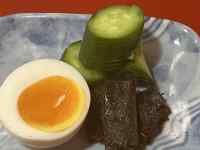 �g���C�̏�ɂ��闑

AI �����R���e���c�͌����܂މ\��������܂��B