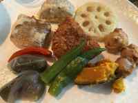 ���Ɩ�؂̗���

AI �����R���e���c�͌����܂މ\��������܂��B