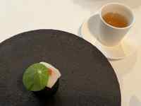 �H�i, �e�[�u�� ���܂܂�Ă���摜

AI �����R���e���c�͌����܂މ\��������܂��B