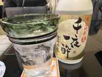 ����, �e�[�u��, �H�i, �J�b�v ���܂܂�Ă���摜

AI �����R���e���c�͌����܂މ\��������܂��B