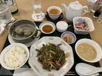 �e�[�u���ɒu���Ă���l�X�ȗ���

AI �����R���e���c�͌����܂މ\��������܂��B