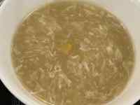 �M�̏�ɂ���X�[�v

AI �����R���e���c�͌����܂މ\��������܂��B