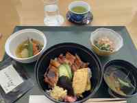 �g���C�̏�̐H��

AI �����R���e���c�͌����܂މ\��������܂��B