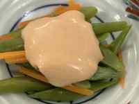 �M�̏�̃T���h�C�b�`�ƃT���_

AI �����R���e���c�͌����܂މ\��������܂��B