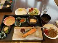 �e�[�u���̏�ɂ��邢���ȐH�ו�

AI �����R���e���c�͌����܂މ\��������܂��B