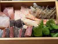 �I�ɕ��ׂ�ꂽ�H�ו�

AI �����R���e���c�͌����܂މ\��������܂��B