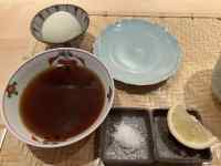 �e�[�u���̏�ɒu���ꂽ�R�[�q�[�J�b�v

AI �����R���e���c�͌����܂މ\��������܂��B