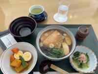 �e�[�u���̏�ɂ��邢���ȗ���

AI �����R���e���c�͌����܂މ\��������܂��B