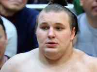 ��������߂�j��

AI �����R���e���c�͌����܂މ\��������܂��B