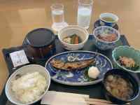 �e�[�u���̏�ɂ��邢���ȗ���

AI �����R���e���c�͌����܂މ\��������܂��B