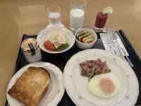 �M�̏�̐H�ו��ƈ��ݕ�

AI �����R���e���c�͌����܂މ\��������܂��B