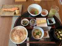 �e�[�u���̏�ɂ��邢���ȐH�ו�

AI �����R���e���c�͌����܂މ\��������܂��B