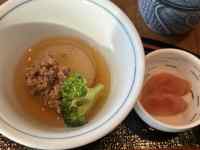 �{�E���̒��ɓ����Ă���X�[�v

AI �����R���e���c�͌����܂މ\��������܂��B