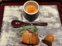 �e�[�u���̏�̐H�ו�

AI �����R���e���c�͌����܂މ\��������܂��B