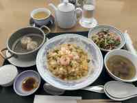 �e�[�u���̏�ɂ���X�[�v

AI �����R���e���c�͌����܂މ\��������܂��B