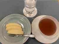 �J�b�v, �e�[�u��, �H�i, �R�[�q�[ ���܂܂�Ă���摜

AI �����R���e���c�͌����܂މ\��������܂��B