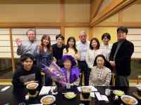 �l, ����, �O���[�v, �e�[�u�� ���܂܂�Ă���摜

AI �����R���e���c�͌����܂މ\��������܂��B