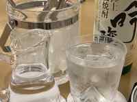 �J�b�v, �e�[�u��, ��, �H�i ���܂܂�Ă���摜

AI �����R���e���c�͌����܂މ\��������܂��B