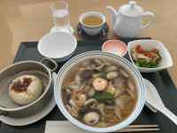 �e�[�u���̏�ɂ��鐔��ނ̃X�[�v

AI �����R���e���c�͌����܂މ\��������܂��B