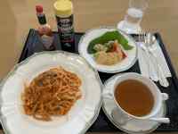 �e�[�u���̏�̐H���ƈ��ݕ�

AI �����R���e���c�͌����܂މ\��������܂��B