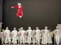 �ʐ^, �Â�, �O���[�v, �|�[�Y ���܂܂�Ă���摜

AI �����R���e���c�͌����܂މ\��������܂��B